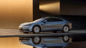 BYD'nin yeni lüks sedanı Yangwang U7, üstün performans ve zarif