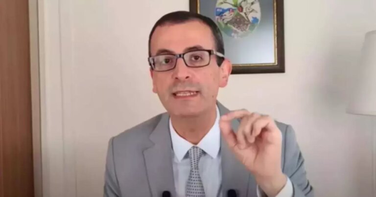 Evren Devrim Zelyut Kimdir?