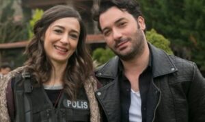 Özlem Çınar, Arka Sokaklar'dan duygusal bir veda ile ayrılıyor. Dizinin