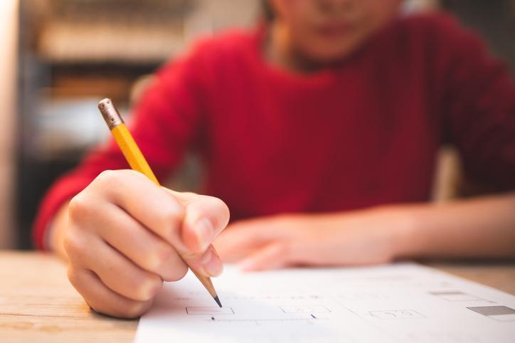 <b>2025 İOKBS Bursluluk Sınavı Ne Zaman Yapılacak?</b>“></p>
<p>Sınava, 5, 6, 7, 8, hazırlık sınıfı, 9, 10 ve 11. sınıflarda öğrenim gören öğrenciler katılabilecek. Sınavda başarılı olan adaylar, burs hakkı kazanma fırsatını elde edecek. Bu tarih, Milli Eğitim Bakanlığı’nın 2025 yılı sınav takvimine göre resmi olarak açıklanmıştır.</p>
<p><i>Sınav sonuçları 30 Mayıs 2025 tarihinde açıklanacak</i> ve öğrencilerin sonuçlarına erişim sağlayabileceği belirtilmiştir.</p>                            <div class=