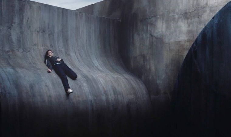 5. Curve (2016) – 7 Dakika