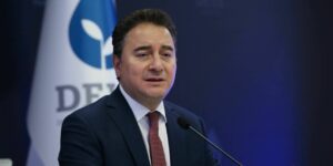Ali Babacan, Sırrı Süreyya Önder'e geçmiş olsun dileklerini iletti. Samimi