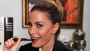 Aslı Saçar'ın başrolünde yer aldığı 'Eşref Rüya' dizisinin detayları ve