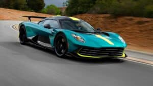Aston Martin Valhalla, yüksek performansıyla dikkat çeken süper otomobil, test