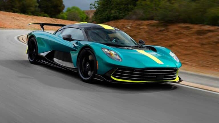 Aston Martin Valhalla: Yüksek Performanslı Süper Otomobil Test Aşamasında