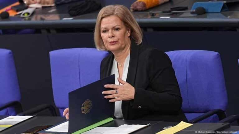 Bilanz der Migrationspolitik: Nancy Faeser zieht Resümee und verteidigt Regierungskurs