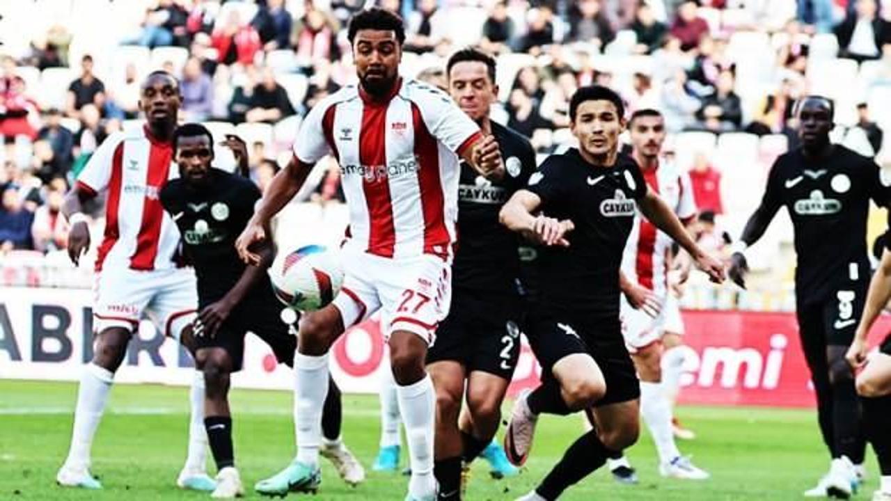 Çaykur Rizespor ve Sivasspor Maçında İlk Yarı Sona Erdi