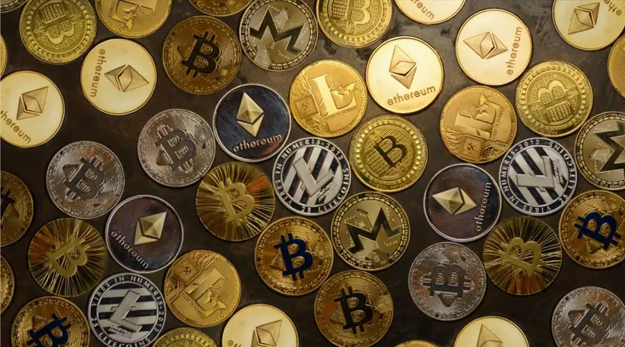 Crypto Market Update: Bitcoin and Altcoins Show Mixed Performance