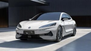 BYD'nin Avrupa pazarındaki stratejik hamleleri ve Denza'nın yükselen başarısı hakkında