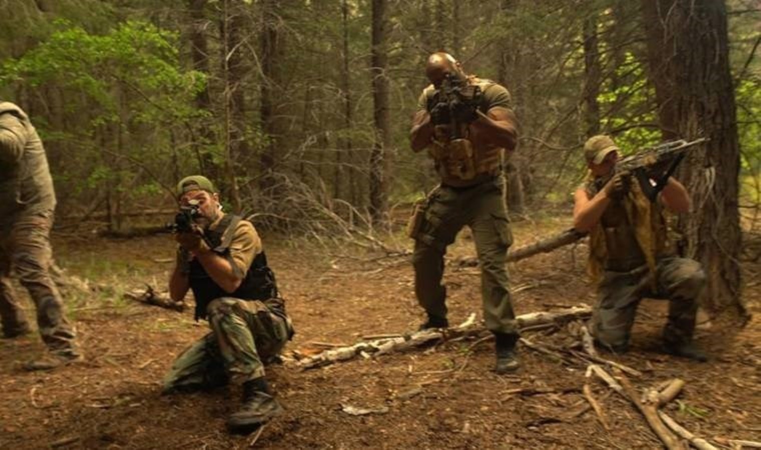 Ejderha Askerler filminin büyüleyici konusu ve yıldız oyuncu kadrosunu keşfedin.