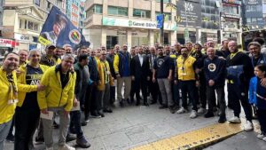 Fenerbahçe Sevdalıları Derneği Kongresi'nde başarıyla tamamlandı. Tutkulu taraftarlar bir araya