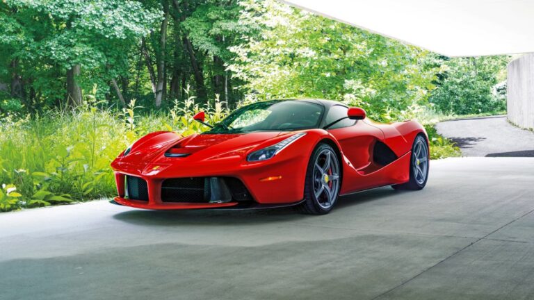 Ferrari’nin Yenilikçi Hamlesi: Özel Serilerde Manuel Vites Seçeneği