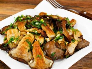 Fırında istiridye mantarı tarifi ile lezzetli ve pratik bir yemek