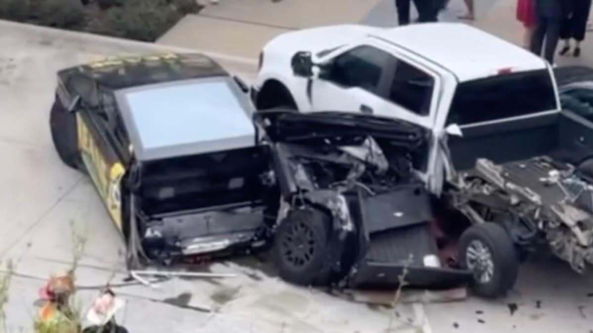 Frisco’da Şaşırtan Kaza: Tesla Cybertruck İkiye Bölündü