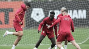 Galatasaray, Fenerbahçe derbisi öncesi hazırlıklarını tamamladı. Heyecan dolu maç için