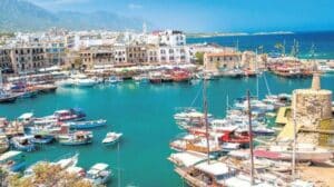 Kıbrıs'ın konumunu keşfedin ve 2025'te Kıbrıs'a nasıl seyahat edeceğinizi öğrenin.