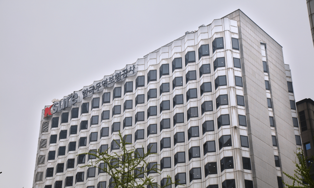 Koreli şirketlerin ABD yatırımlarında K-SURE'un stratejik rolü ve ekonomik etkileri