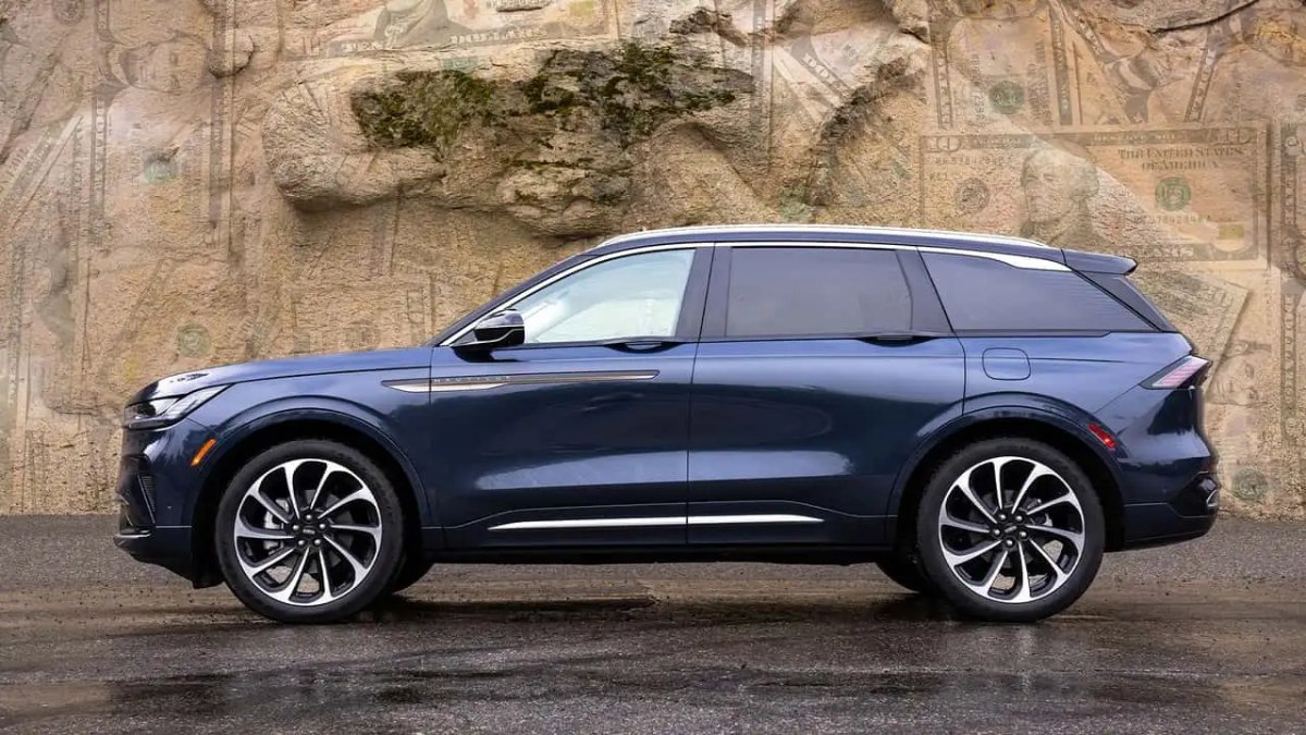 Explore Lincoln's innovative approach to premium car features, blending luxury