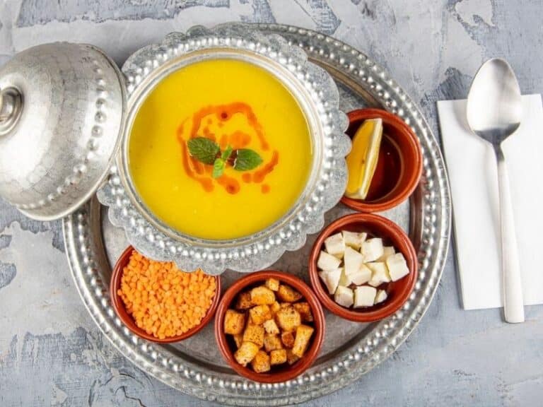 Lokanta Usulü Mercimek Çorbası