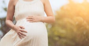 Rüyada arkadaşının hamile olduğunu görmek, yeni başlangıçları ve gelişmeleri simgeler.