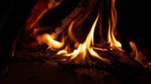 Rüyada ateş yakmak, hayatınızda yeni başlangıçlara ve tutkulu bir değişime