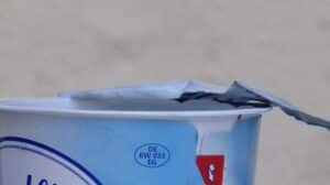 Rüyada ayran içmek, huzur ve sükunetle dolu günlerin habercisi olabilir.