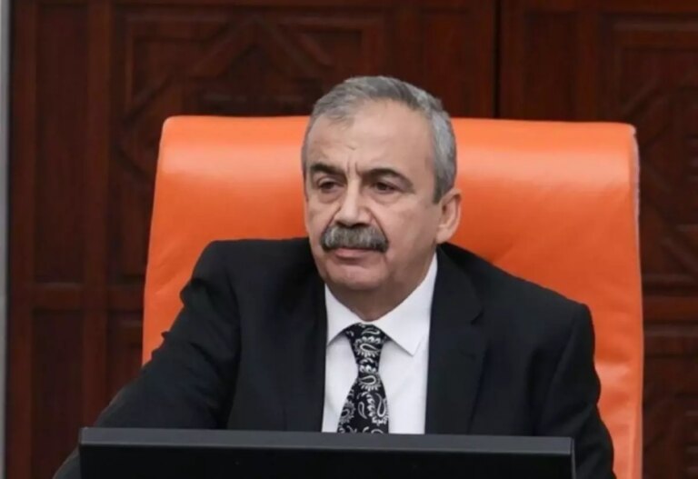 Sırrı Süreyya Önder kaç yaşında?