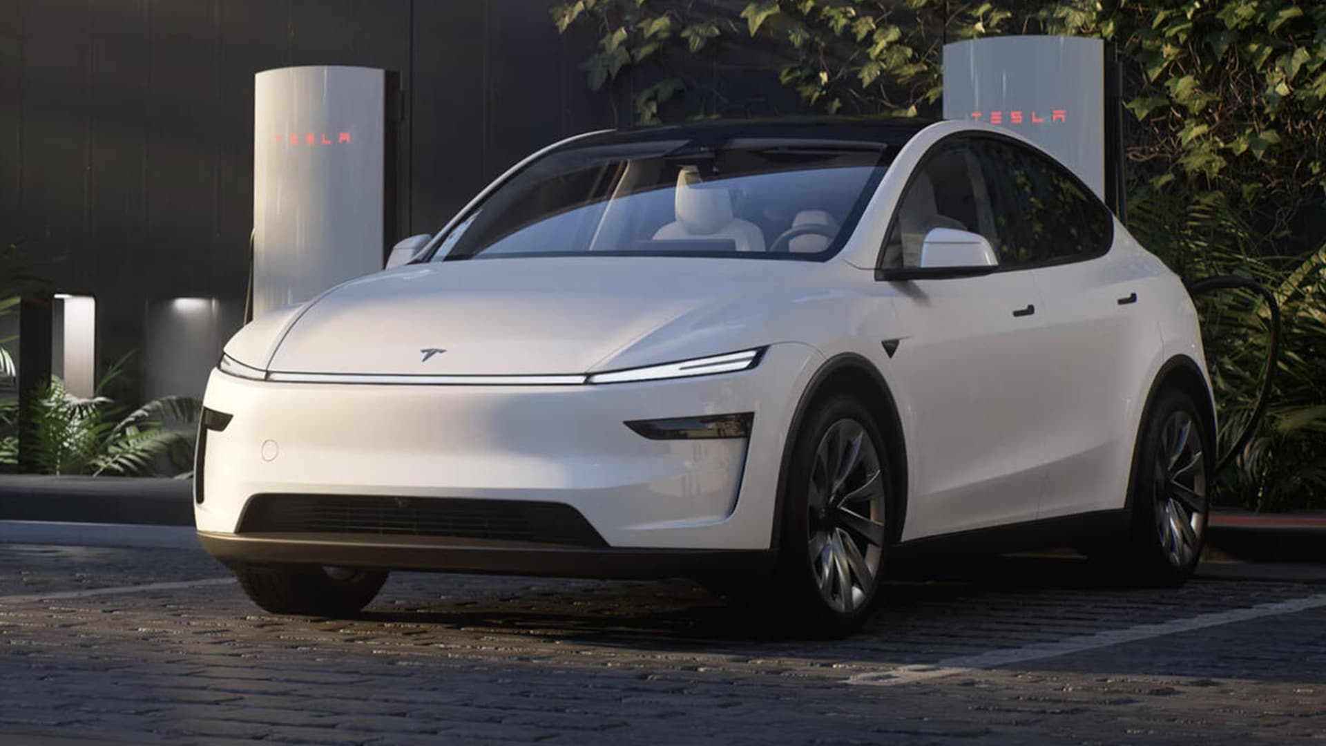 Tesla Model Y'nin Nisan 2025 fiyatlarını keşfedin! En güncel Tesla