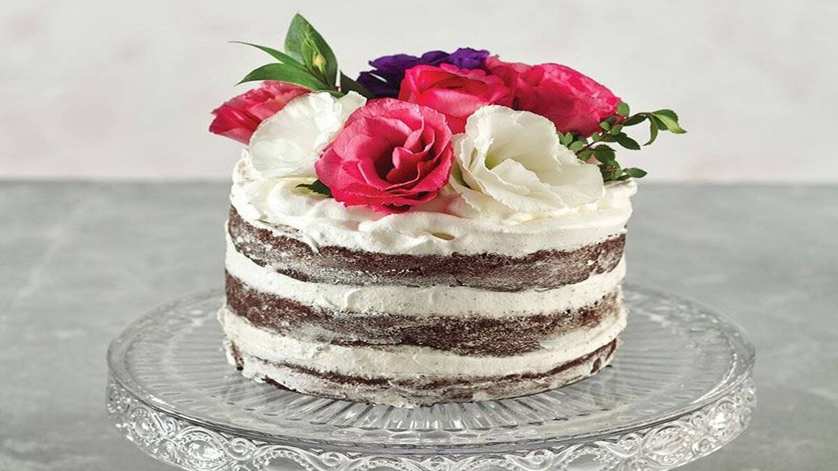 Discover expert techniques to achieve perfect cake slices every time.