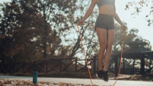 Discover the amazing benefits of jumping rope for fitness, weight