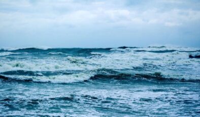 The Changing Colors of Earth’s Oceans: From Green to Purple