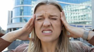 Trigeminal nevralji, yüz bölgesinde ani ve şiddetli ağrılarla karakterize edilen,