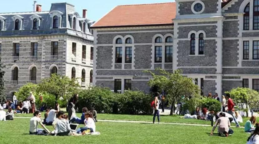 <b>Valilik Okulları Tatil Edince Üniversiteler de Tatil Olur mu?</b>“></p>                            <div class=