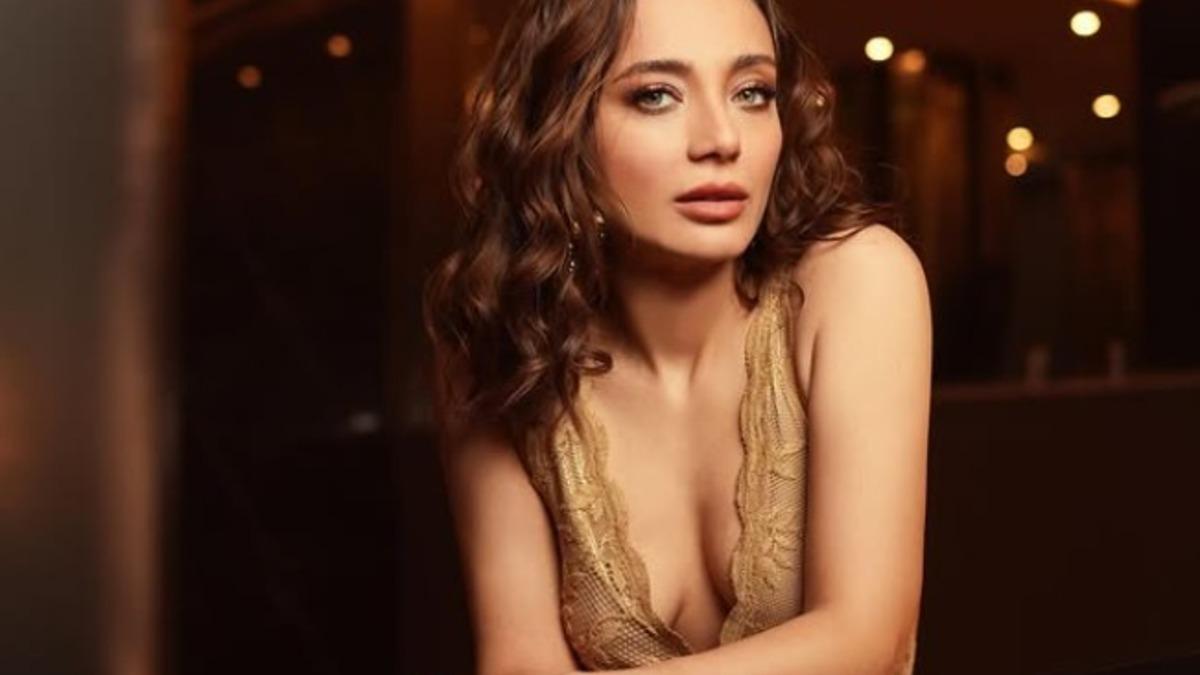 Güllerin Savaşı, Çukur, Sen Aydınlatırsın Geceyi, Saygı, Kurtuluş, Son Durak