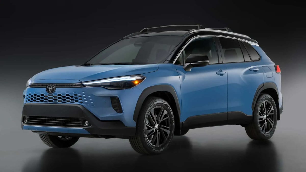 2026 Toyota Corolla Cross'un yeniliklerini ve detaylarını keşfedin. Tasarım, teknoloji