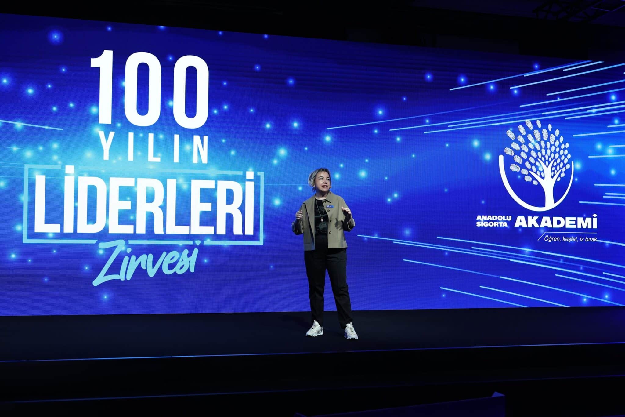 Anadolu Sigorta'nın 100. yılına özel düzenlenen Liderler Zirvesi'nde sektörün öncü