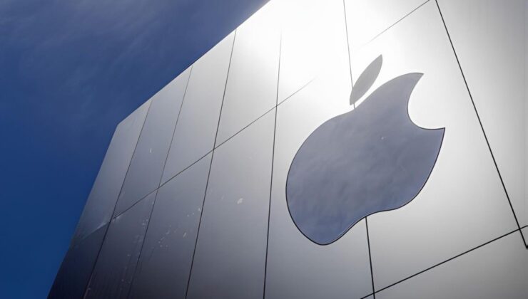 Apple Accelerates U.S. Investment Plans