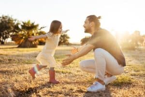 Babalar Günü 2025'in tarihini ve anlamını keşfedin. Bu özel günün