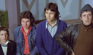 Bizim Aile filmi hakkında detaylı bilgilere ulaşın. Oyuncular, hikaye ve