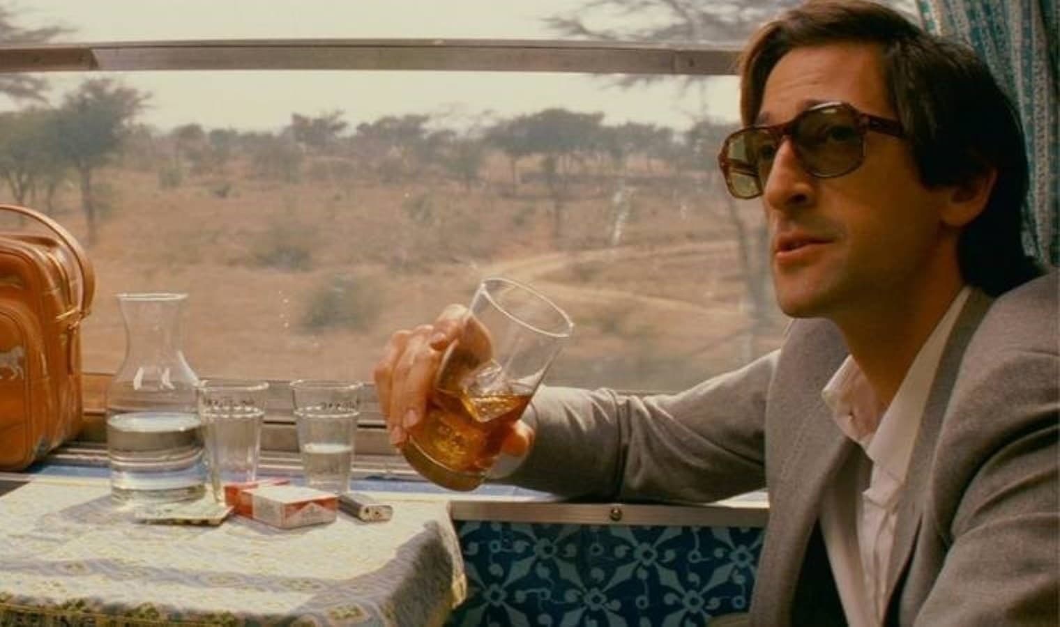 Küs Kardeşler Limited Şirketi filmi, kardeşlerin komediyle dolu çatışmalarını ve