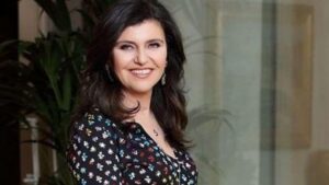 Pınar Eczacıbaşı'nın liderlik yolculuğunu keşfedin; iş dünyasında iz bırakan başarıları