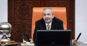 Sırrı Süreyya Önder'in siyasetteki ve sanattaki etkileyici yolculuğunu keşfedin. Çehresiyle