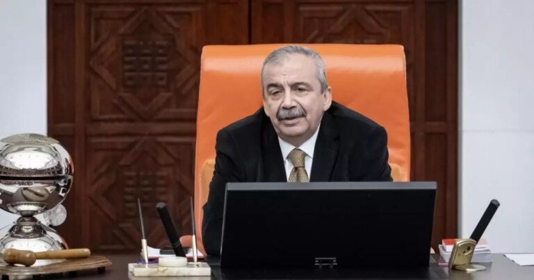 Sırrı Süreyya Önder: Siyasetin ve Sanatın Çehresi