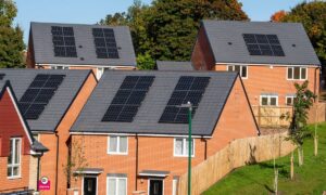 Explore the UK's new solar panel mandate for future homes,