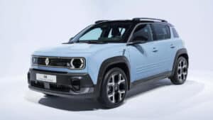 Yeni Renault 4 E-Tech, Avrupa yollarında! Şık tasarım ve çevreci