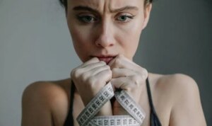 Anoreksiya Nervoza'nın belirtileri ve risk azaltma yöntemleri hakkında derinlemesine bilgi