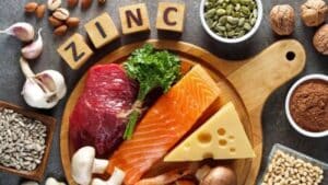 Çinko, bağışıklık sistemi ve hücre yenilenmesi için kritik bir mineraldir.