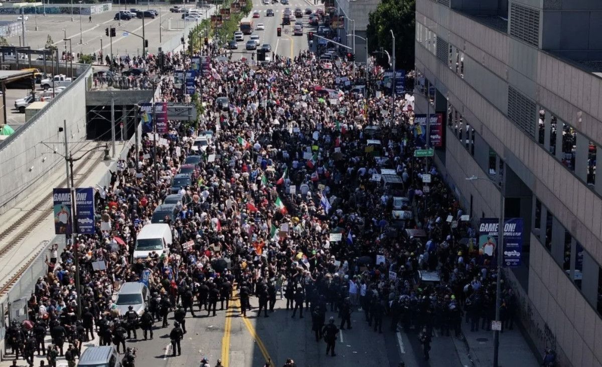 Police Vehicles Blocked During Intense Clashes