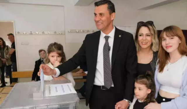 Ferdi Zeyrek Kimdir?