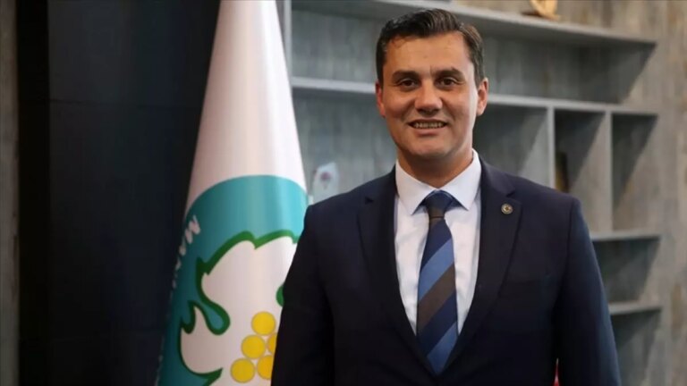 Ferdi Zeyrek Kimdir?